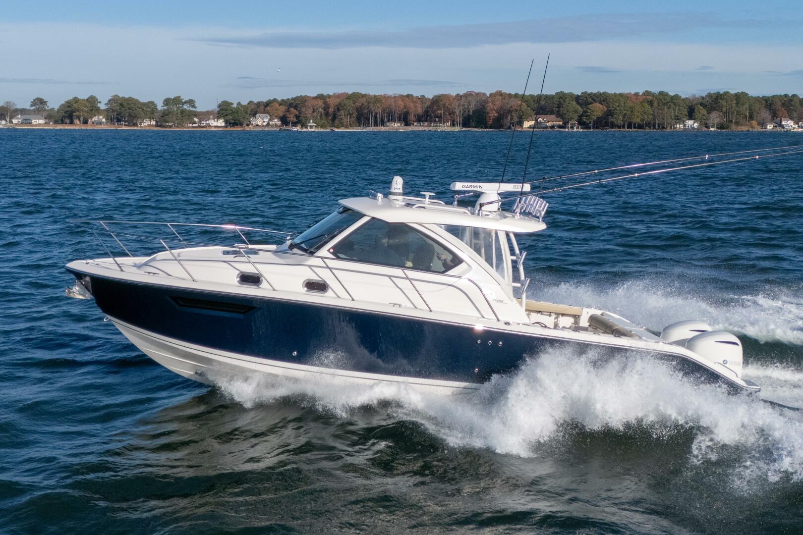 Slide: The Image of Pursuit OS 325 Offshore 2018 - 4896824