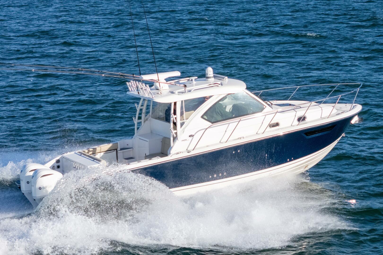 Slide: The Image of Pursuit OS 325 Offshore 2018 - 4896828