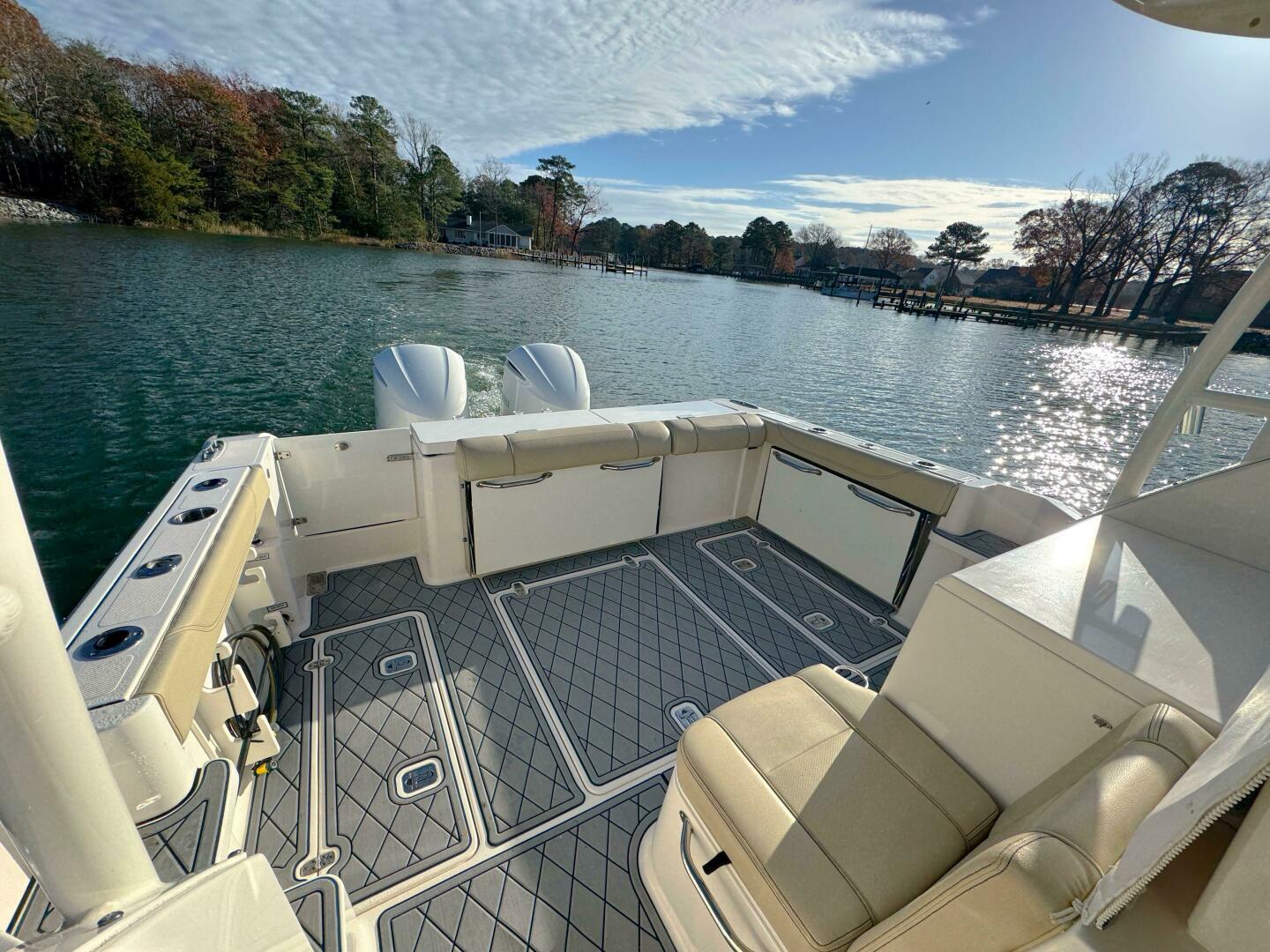 Slide: The Image of Pursuit OS 325 Offshore 2018 - 4889477