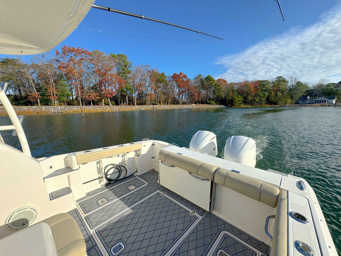 Slide: The Image of Pursuit OS 325 Offshore 2018 - 4889487