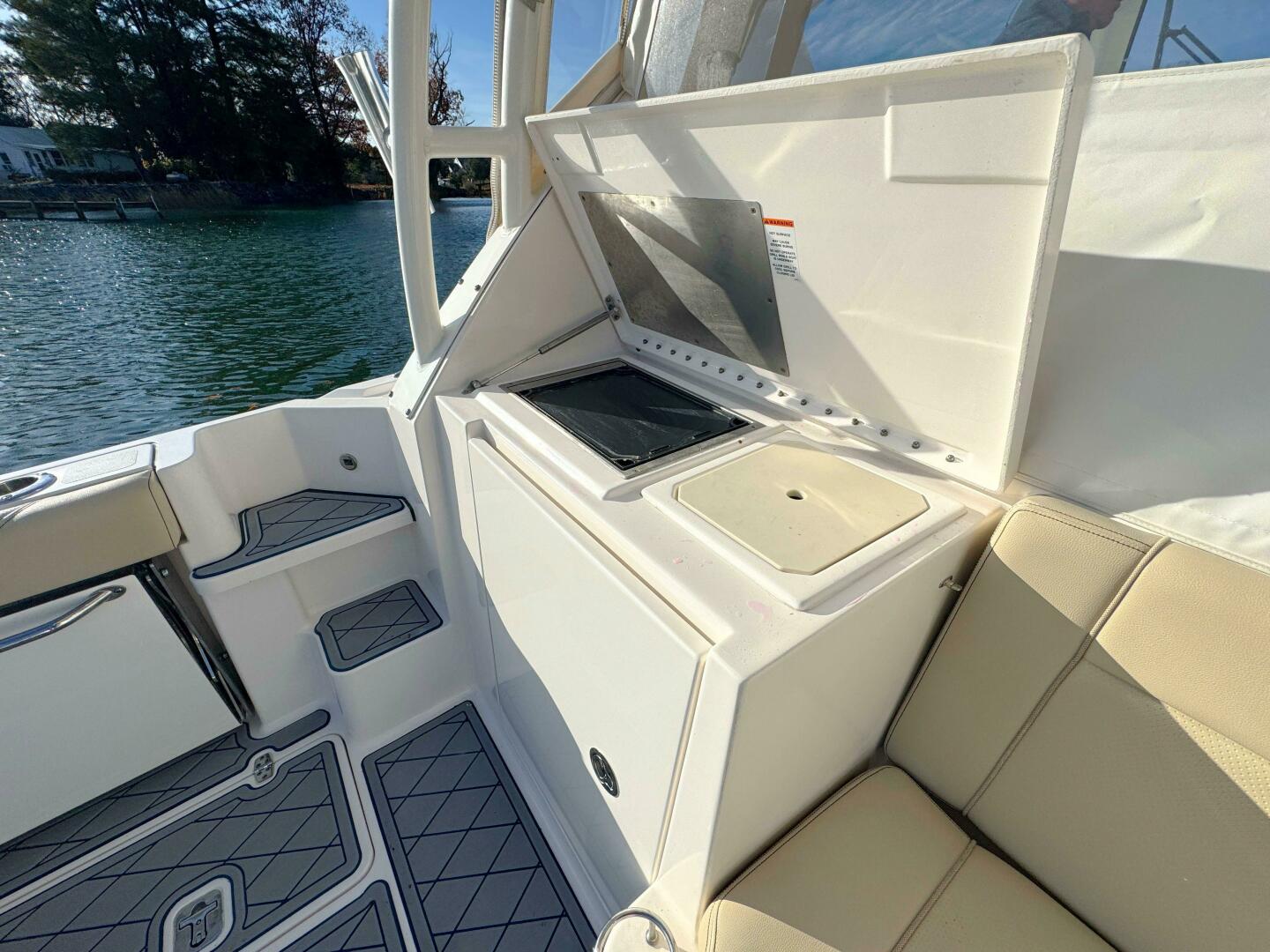 Slide: The Image of Pursuit OS 325 Offshore 2018 - 4889485