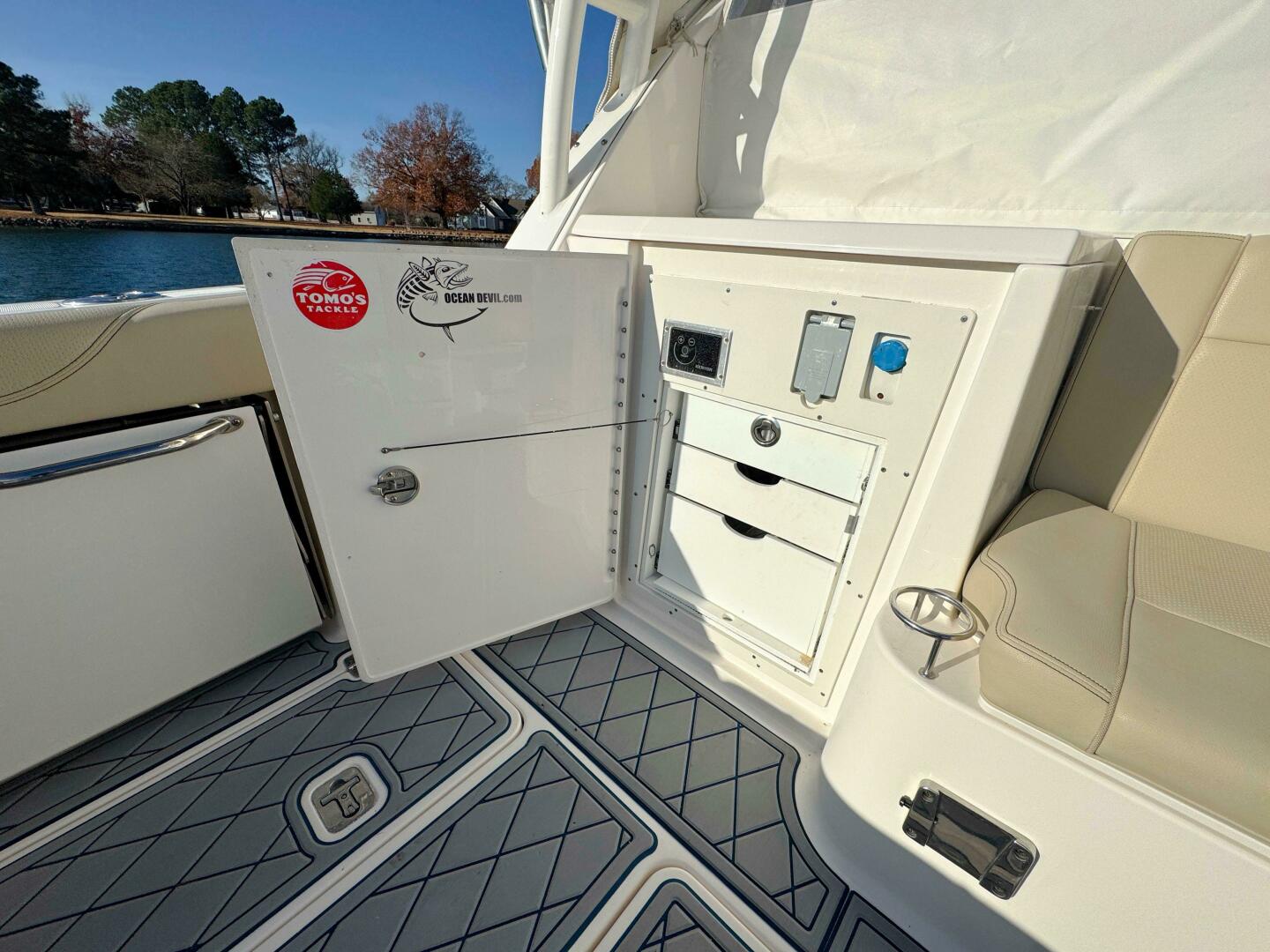 Slide: The Image of Pursuit OS 325 Offshore 2018 - 4889476