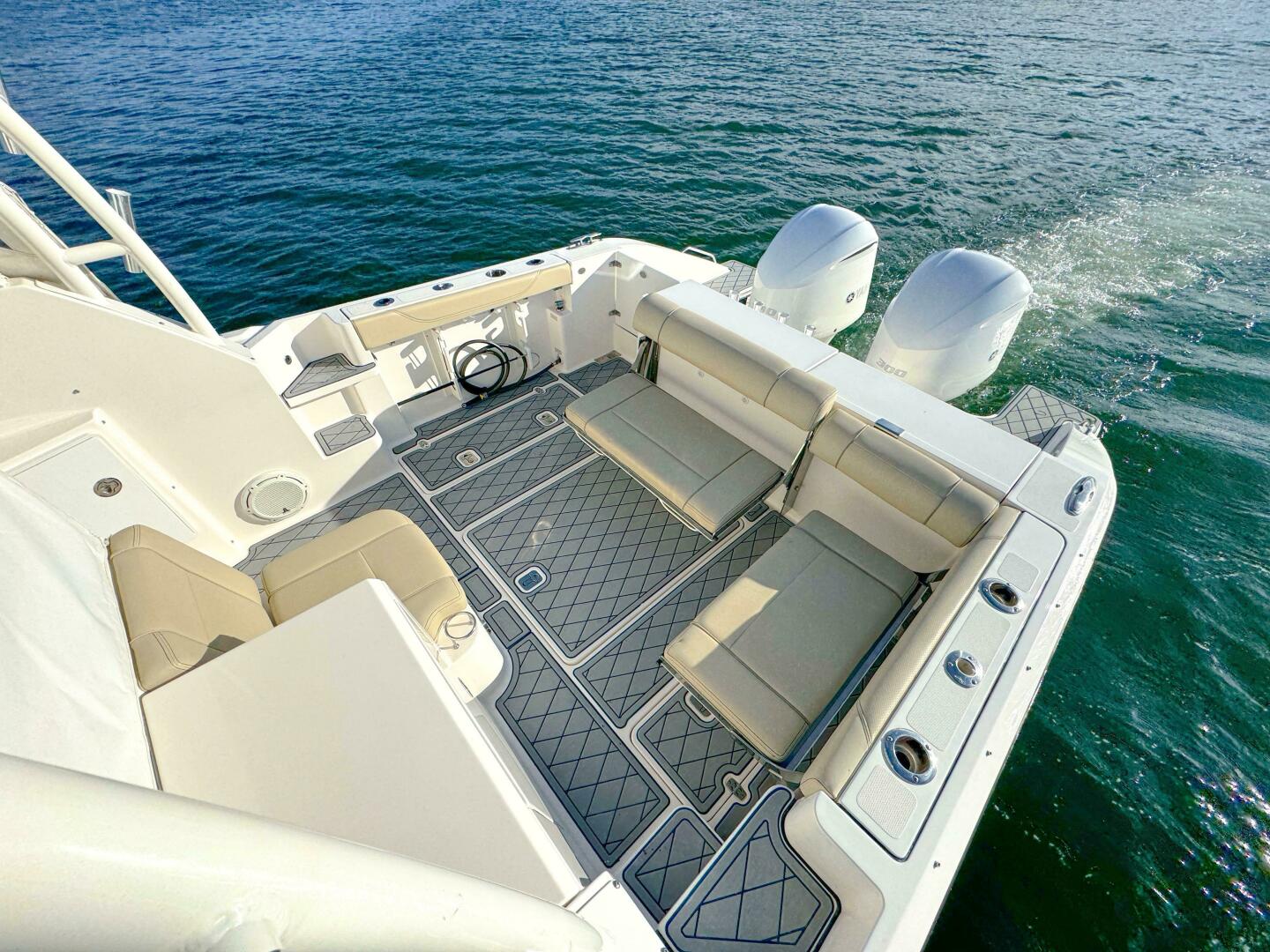 Slide: The Image of Pursuit OS 325 Offshore 2018 - 4889489