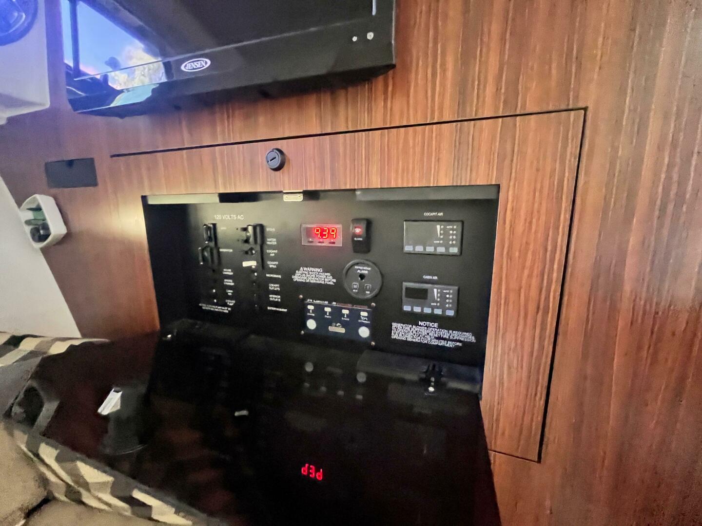 Slide: The Image of Pursuit OS 325 Offshore 2018 - 4889470