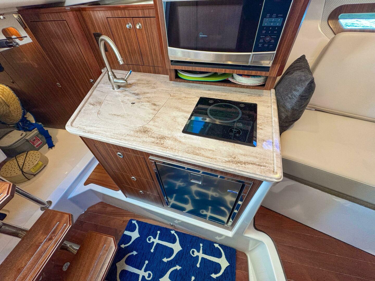Slide: The Image of Pursuit OS 325 Offshore 2018 - 4889507