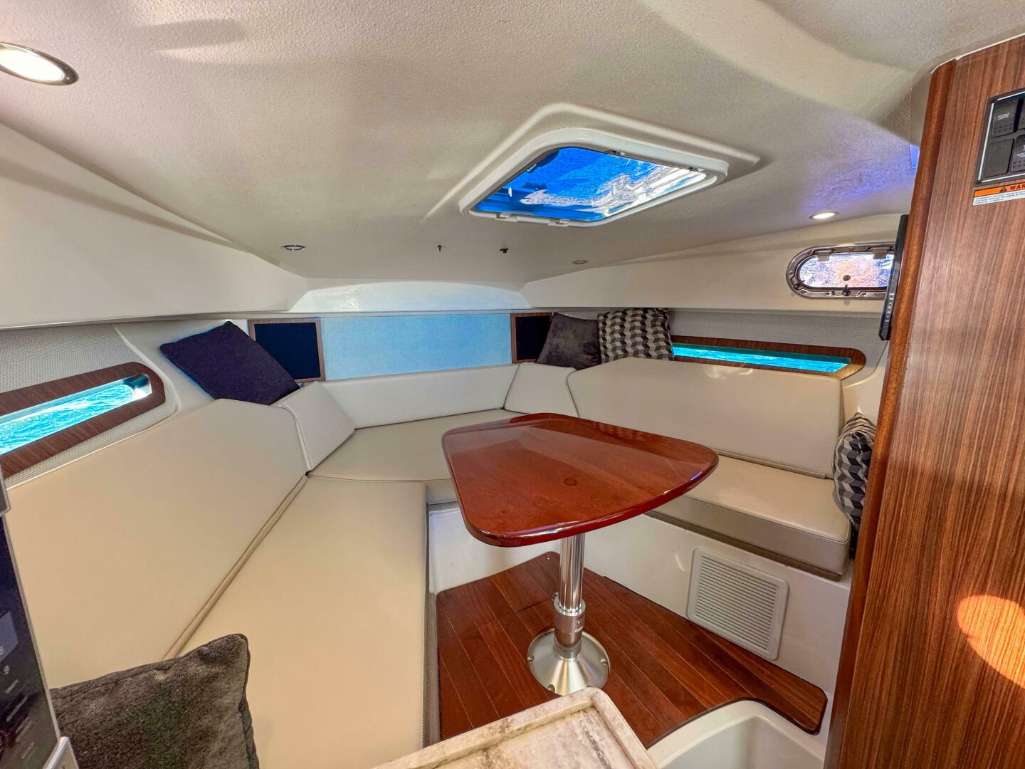 Slide: The Image of Pursuit OS 325 Offshore 2018 - 4889509
