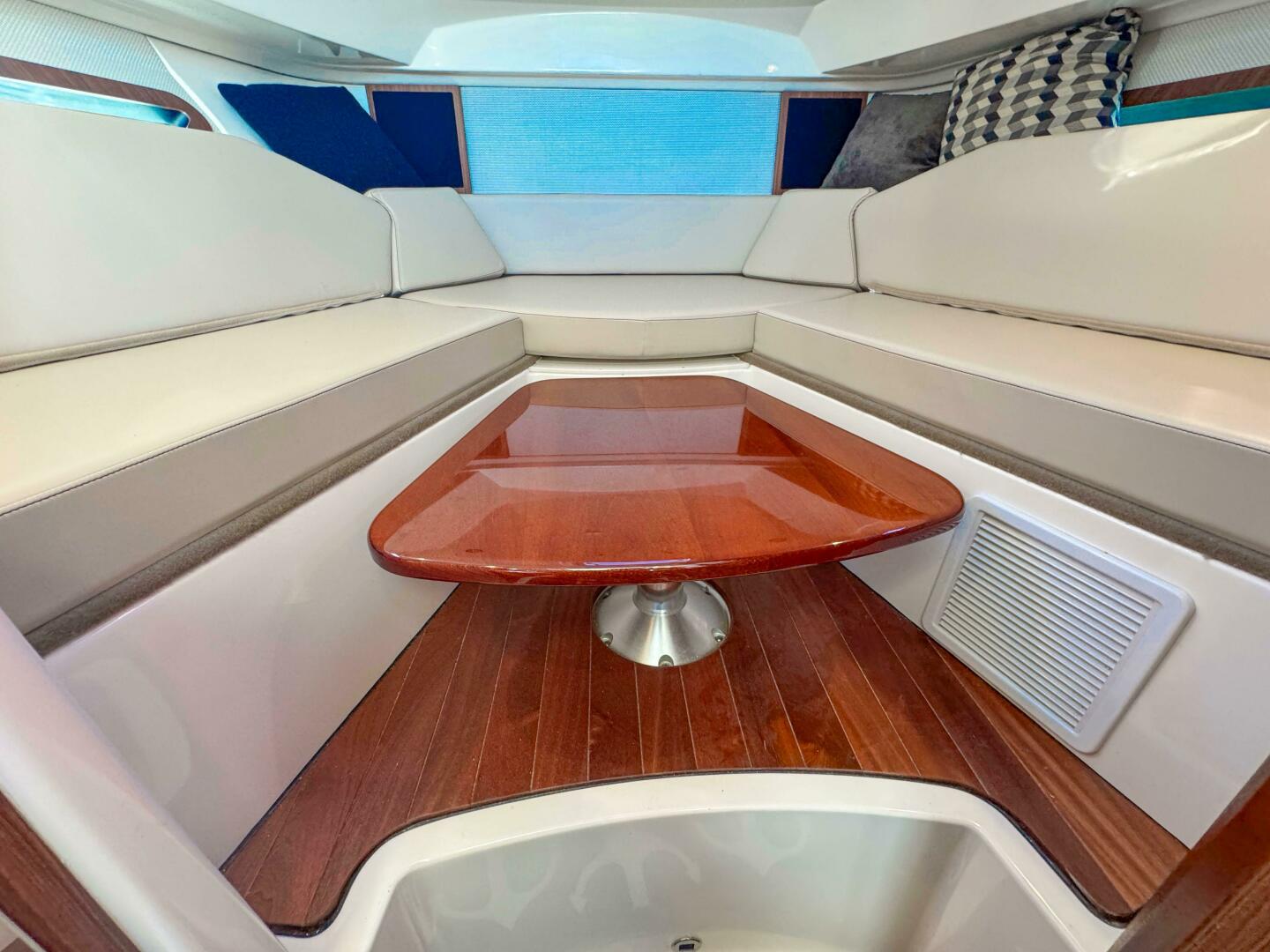 Slide: The Image of Pursuit OS 325 Offshore 2018 - 4889514