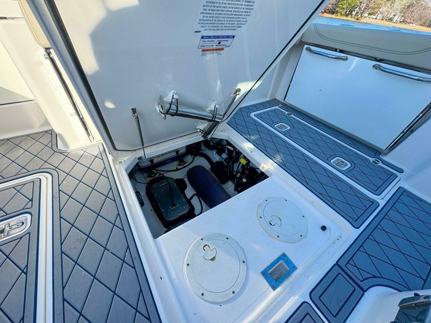 Slide: The Image of Pursuit OS 325 Offshore 2018 - 4889492