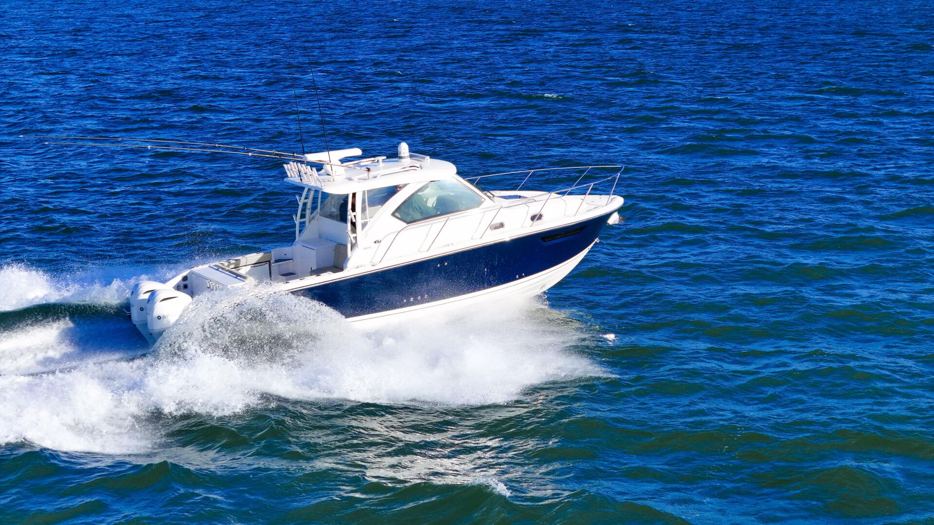 Slide: The Image of Pursuit OS 325 Offshore 2018 - 4889893