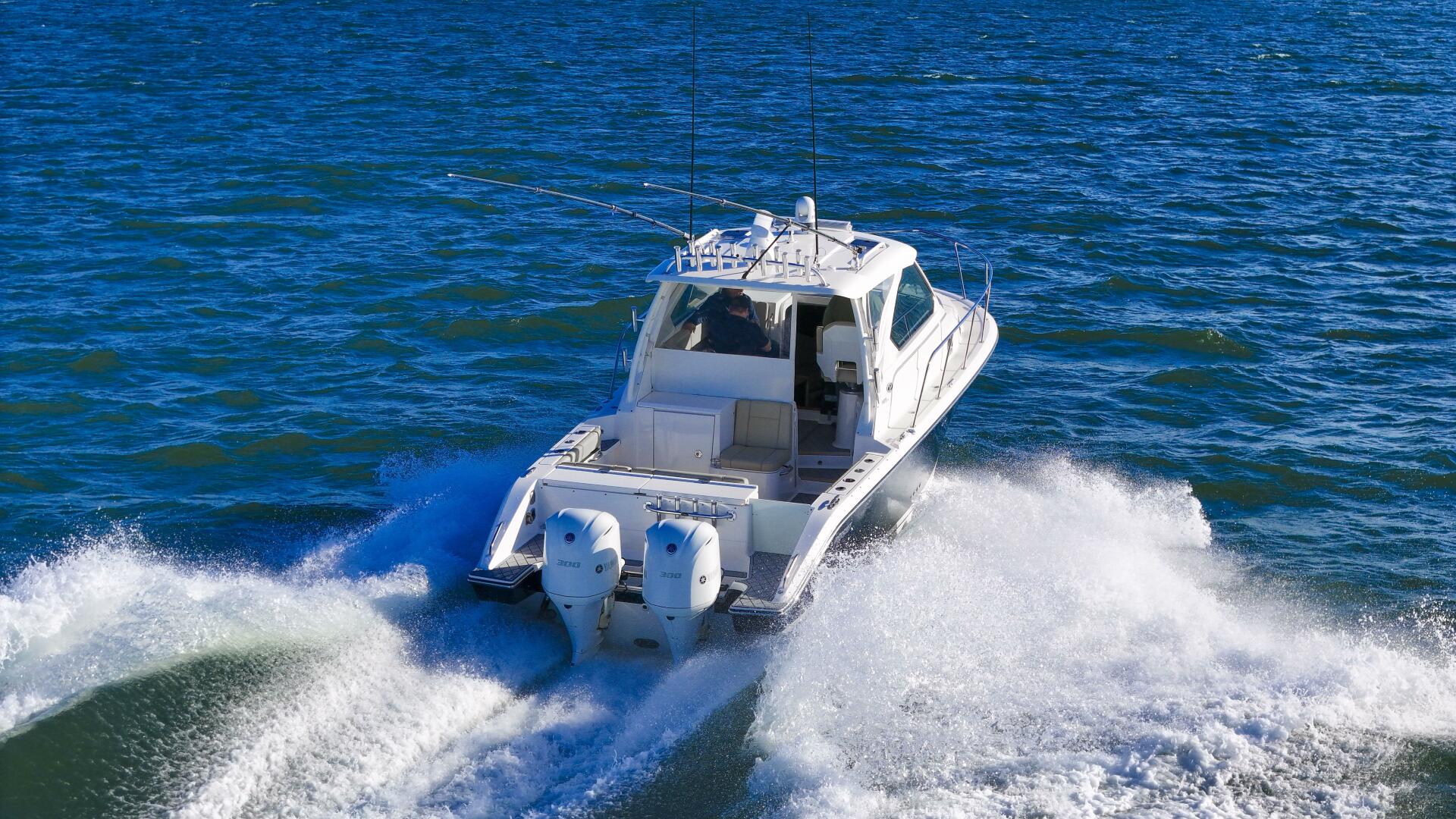 Slide: The Image of Pursuit OS 325 Offshore 2018 - 4889892