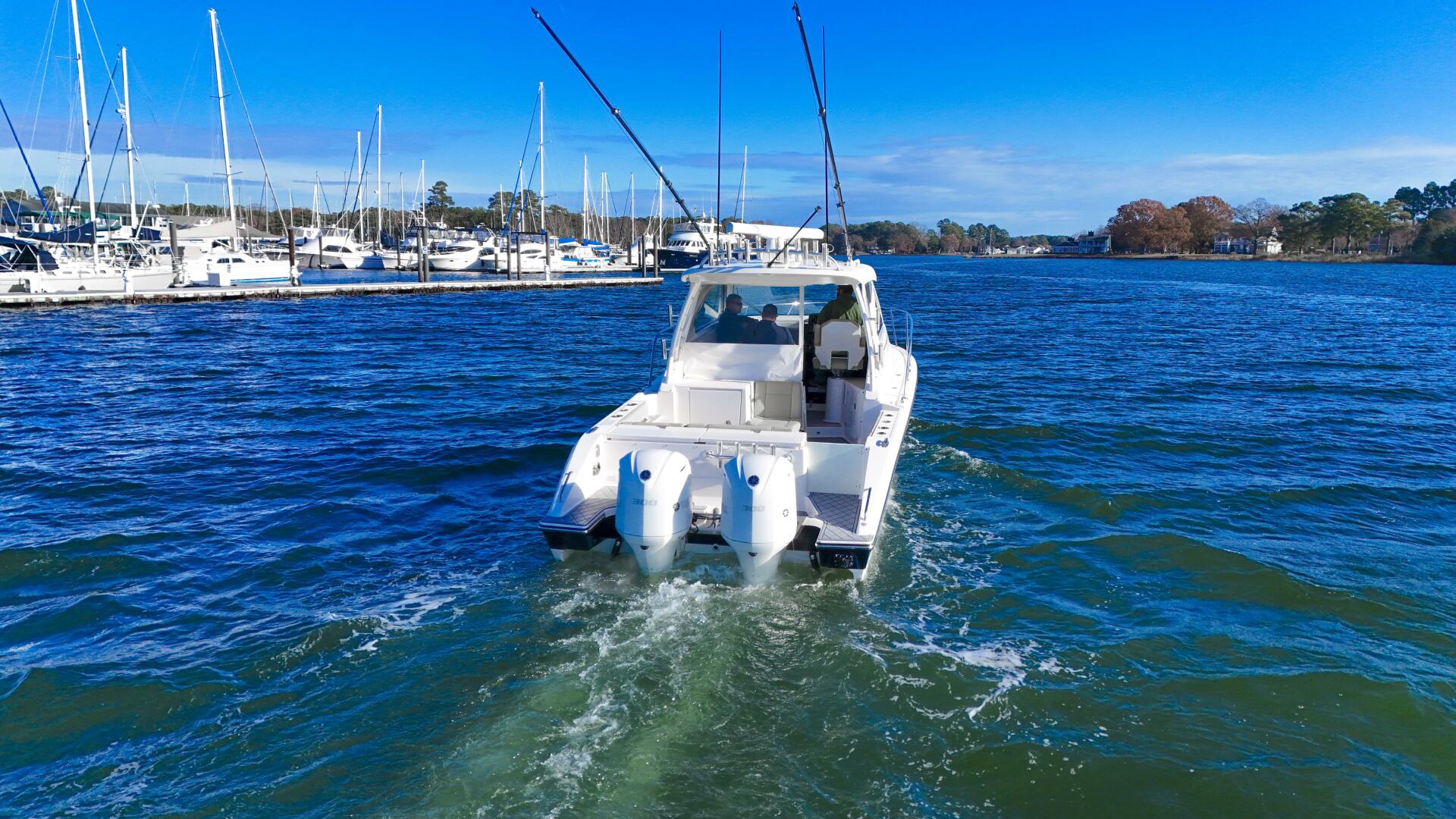 Slide: The Image of Pursuit OS 325 Offshore 2018 - 4889895