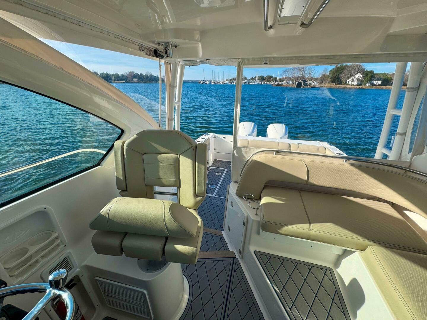 Slide: The Image of Pursuit OS 325 Offshore 2018 - 4889481