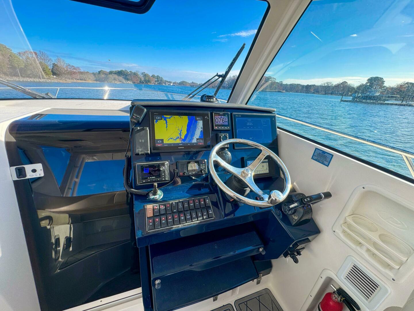 Slide: The Image of Pursuit OS 325 Offshore 2018 - 4889478