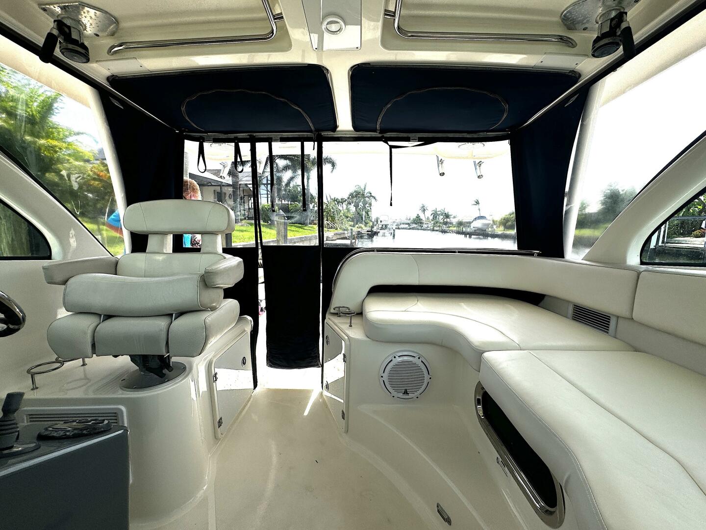 Slide: The Image of 36ft Pursuit 2010 OS345 Liberty - Helm - 4486710