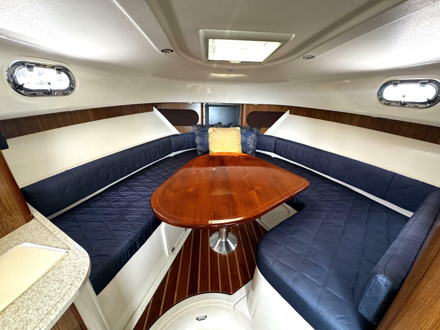 Slide: The Image of 36ft Pursuit 2010 OS345 Liberty - Salon - 4486675