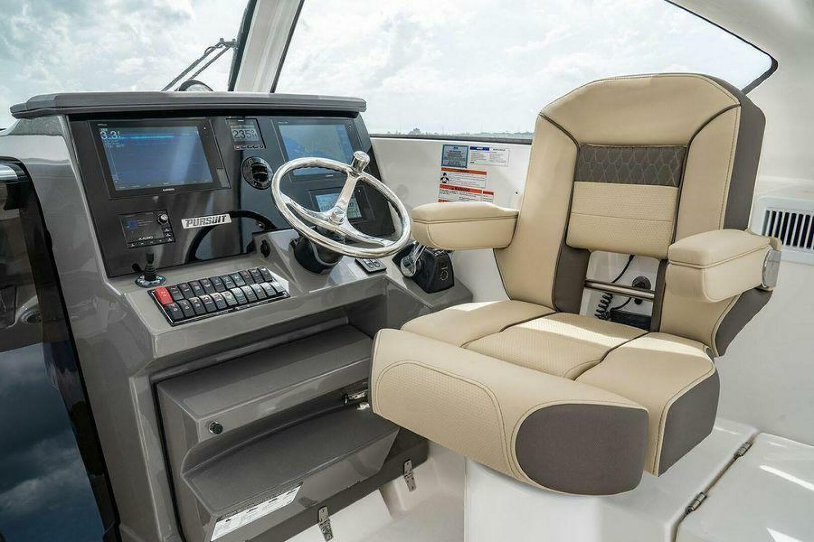 Slide: The Image of Pursuit OS 355 Offshore 2021 - 5234949