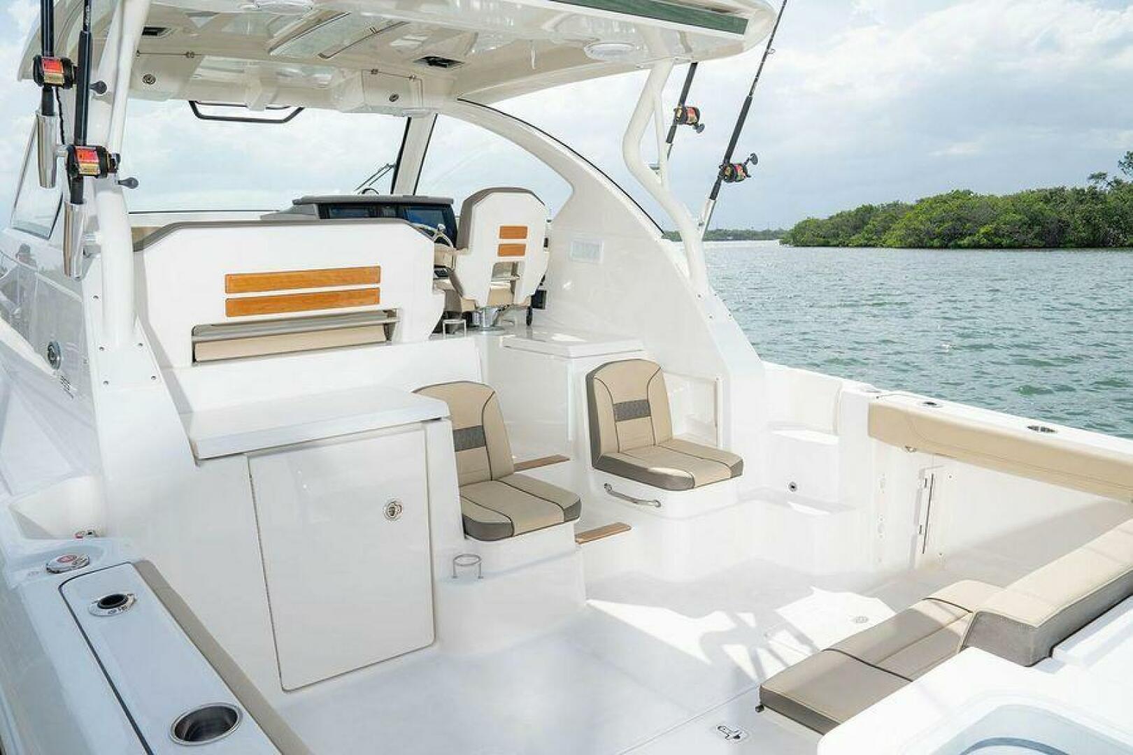 Slide: The Image of Pursuit OS 355 Offshore 2021 - 5234951