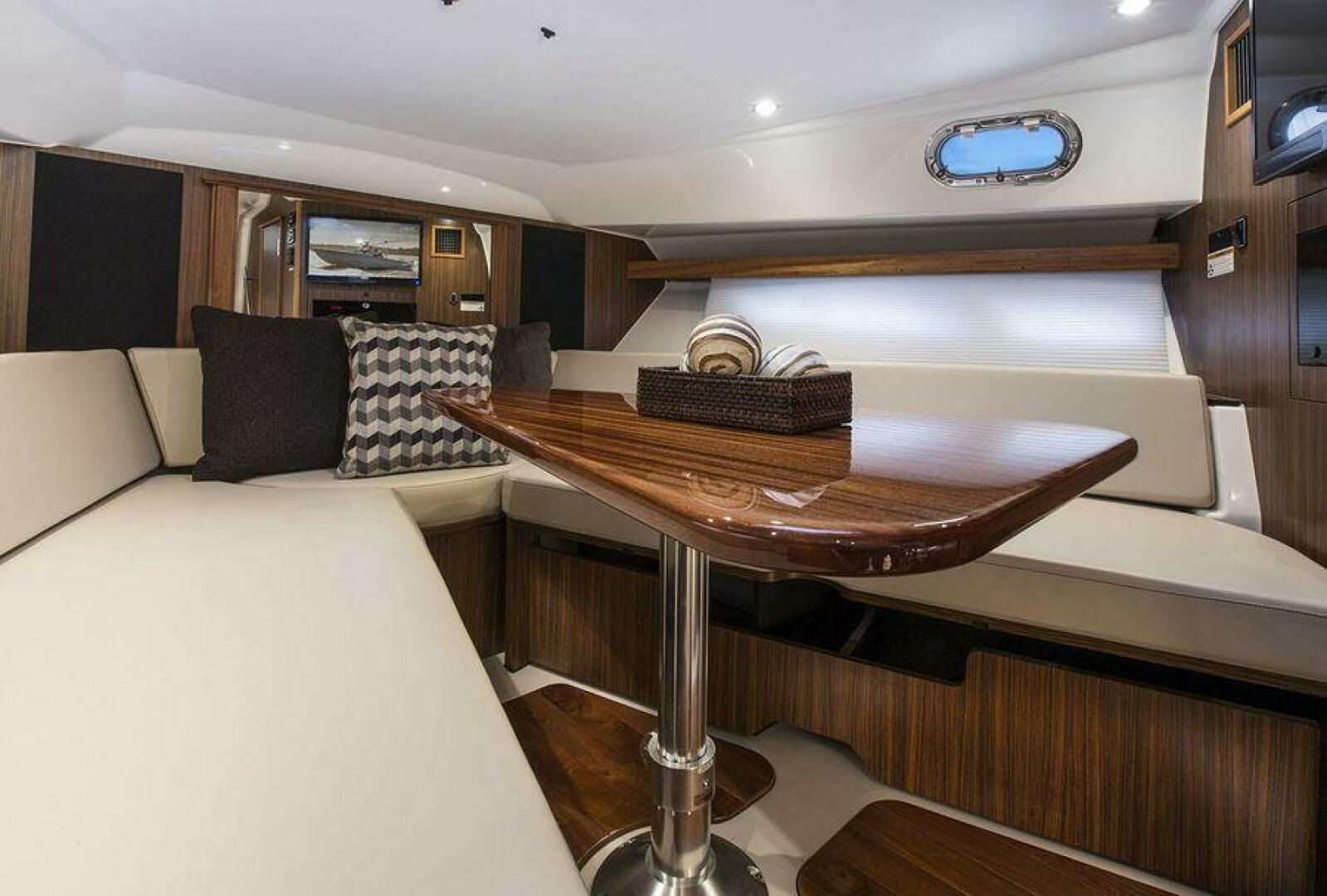 Slide: The Image of Pursuit OS 355 Offshore 2021 - 5234955