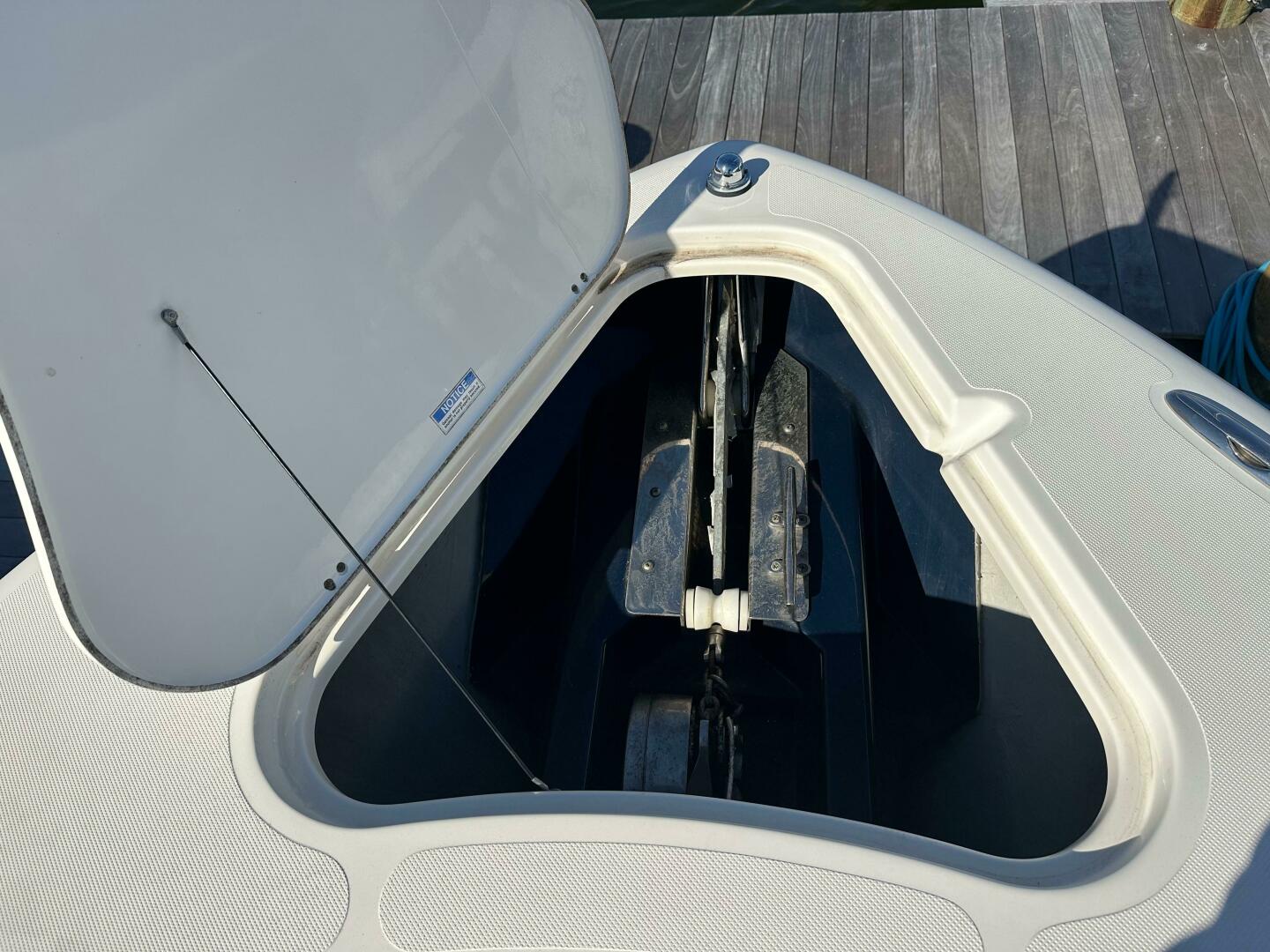 Slide: The Image of Pursuit S 310 Center Console 2008 - 5078900