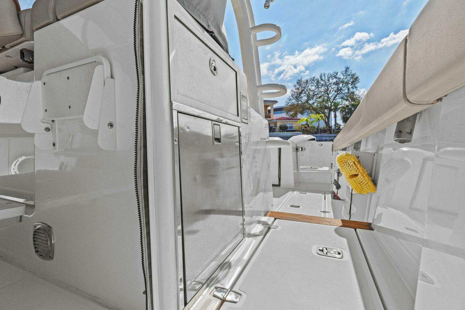 Slide: The Image of 2019 Pursuit S 368 - Profile - 5049040