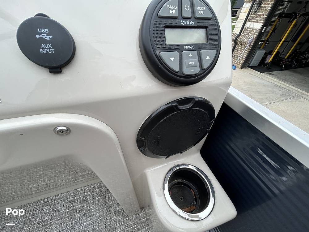 Slide: The Image of Qwest LE820 XRE CR 2021 - 15473823