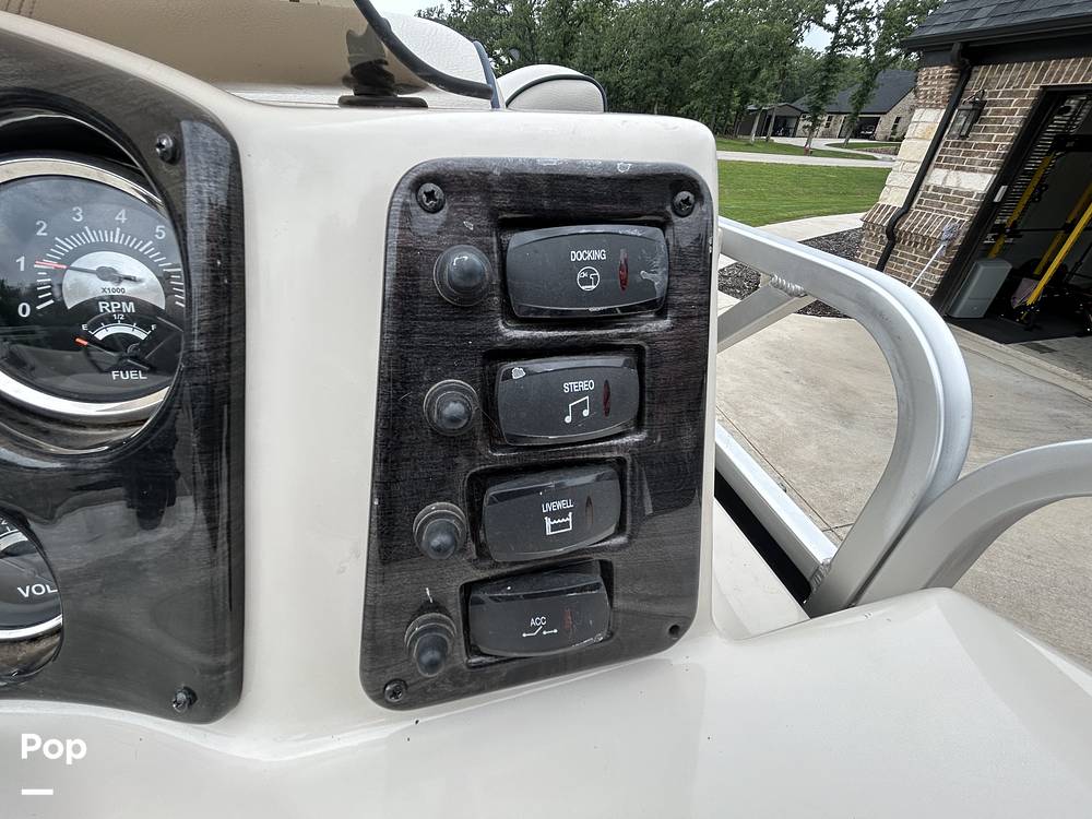 Slide: The Image of Qwest LE820 XRE CR 2021 - 15473825