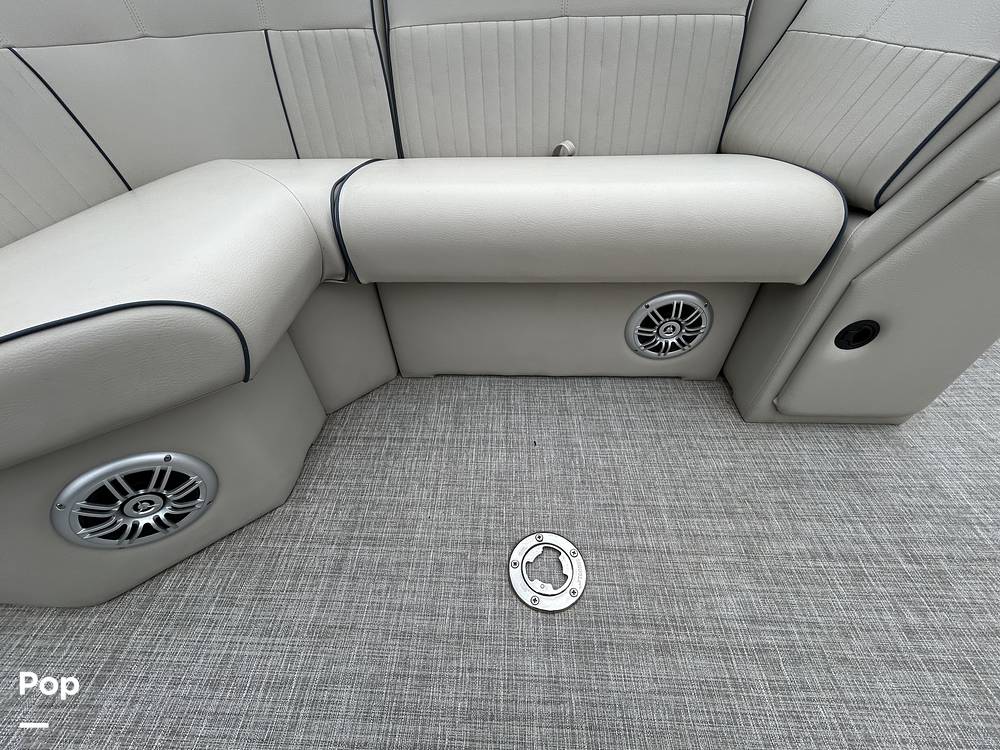 Slide: The Image of Qwest LE820 XRE CR 2021 - 15473826