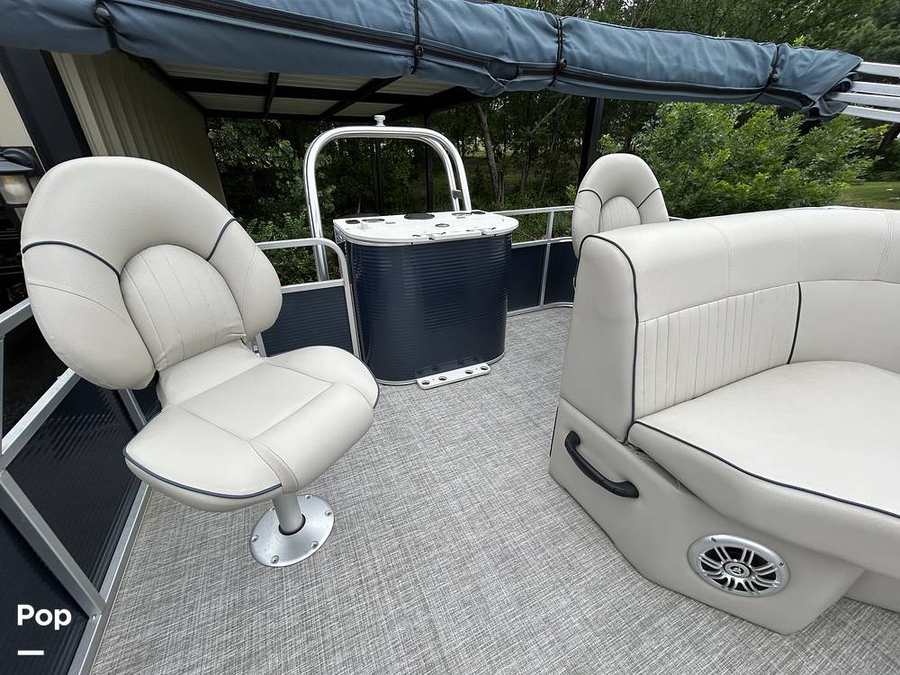 Slide: The Image of Qwest LE820 XRE CR 2021 - 15473827