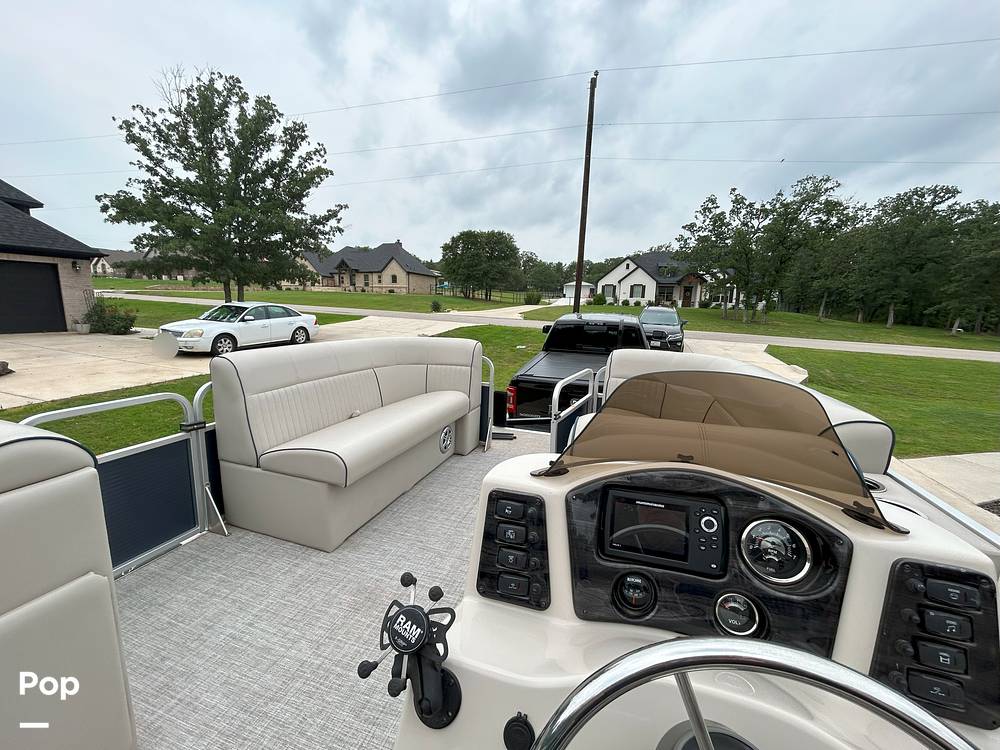 Slide: The Image of Qwest LE820 XRE CR 2021 - 15473828