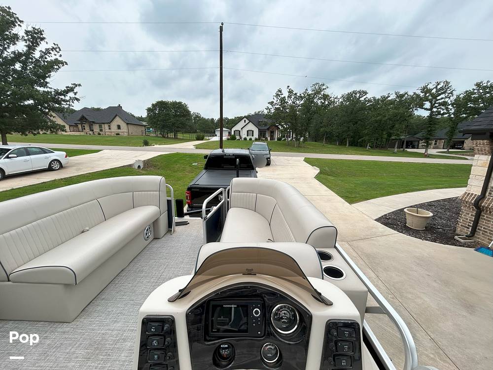 Slide: The Image of Qwest LE820 XRE CR 2021 - 15473829