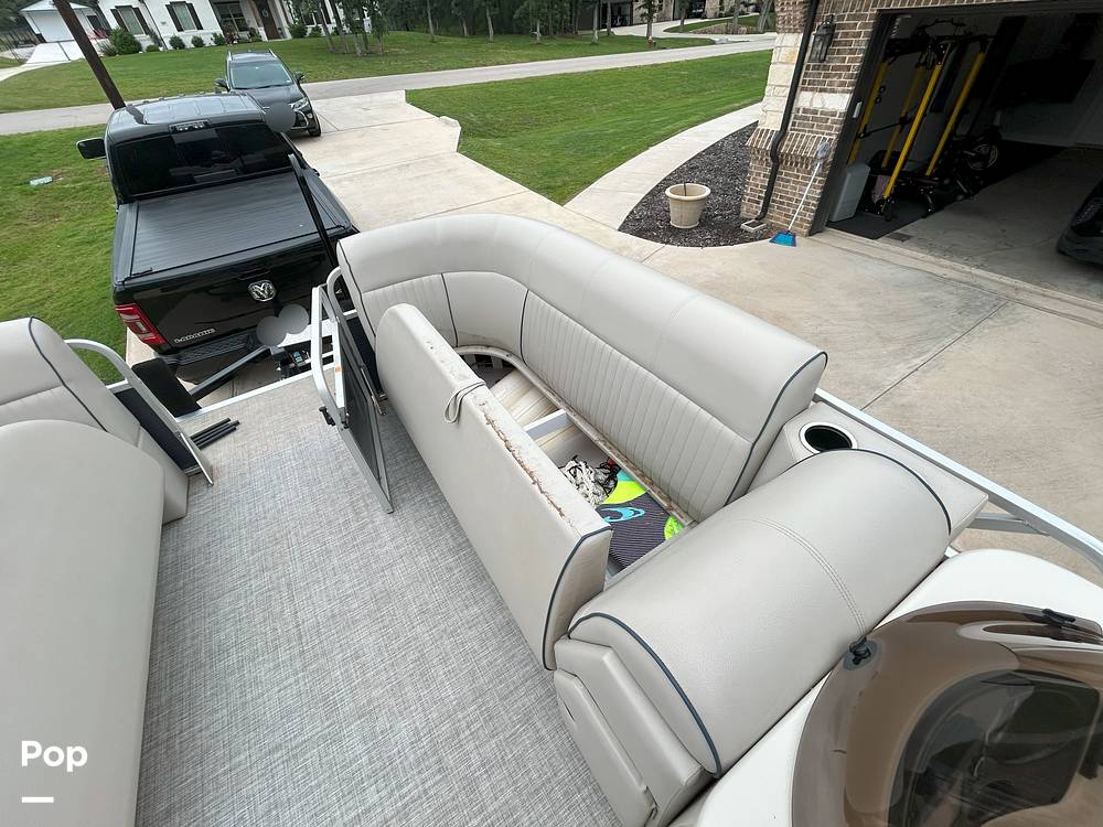 Slide: The Image of Qwest LE820 XRE CR 2021 - 15473832