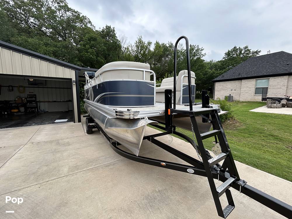 Slide: The Image of Qwest LE820 XRE CR 2021 - 15473885