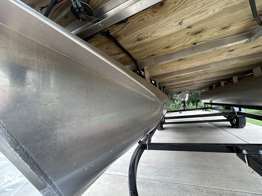 Slide: The Image of Qwest LE820 XRE CR 2021 - 15473895