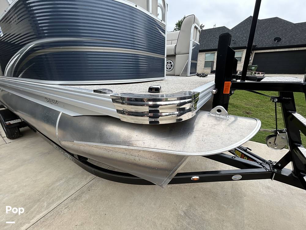 Slide: The Image of Qwest LE820 XRE CR 2021 - 15473897