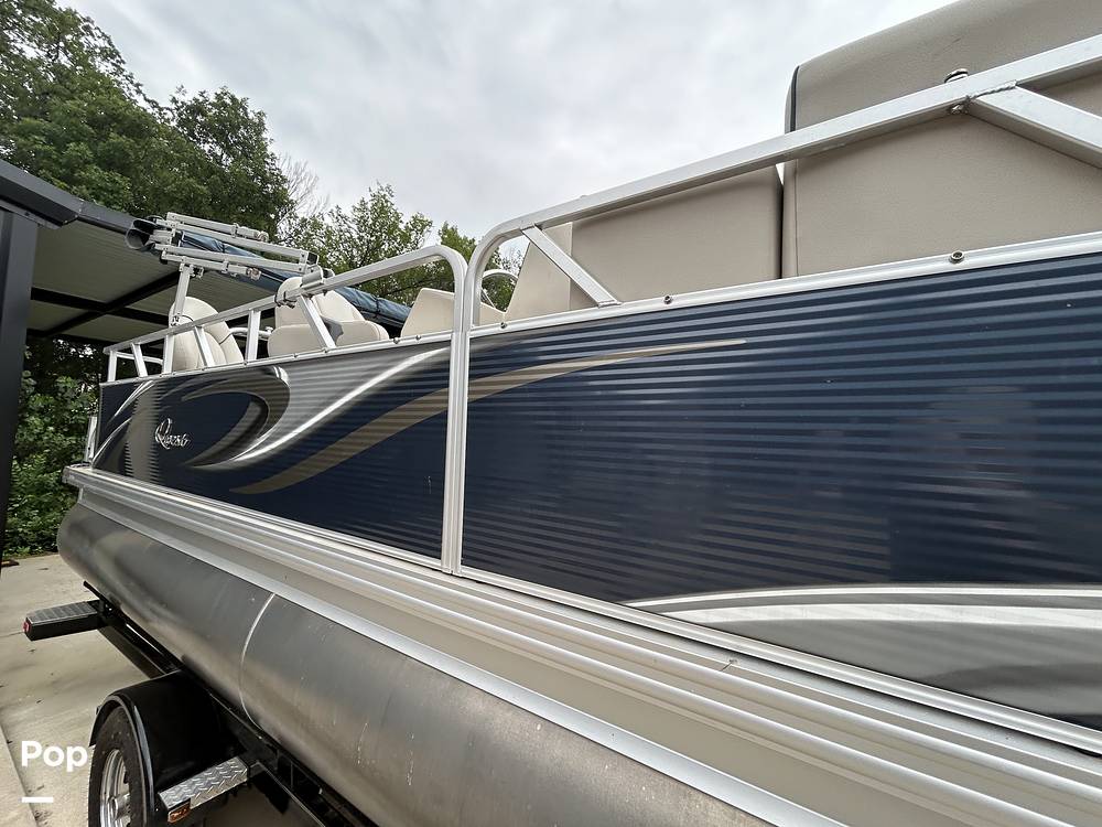 Slide: The Image of Qwest LE820 XRE CR 2021 - 15473901