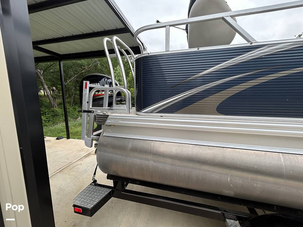 Slide: The Image of Qwest LE820 XRE CR 2021 - 15473905