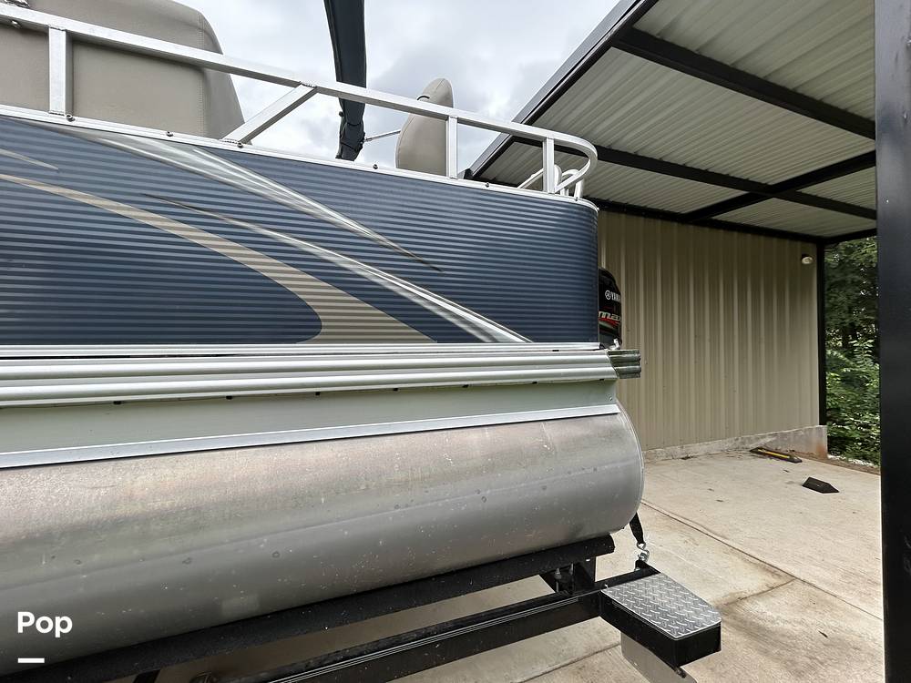 Slide: The Image of Qwest LE820 XRE CR 2021 - 15473909