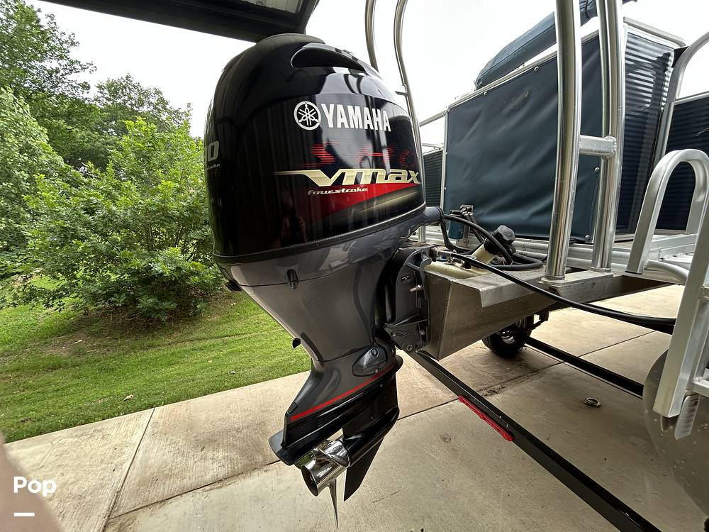 Slide: The Image of Qwest LE820 XRE CR 2021 - 15473917