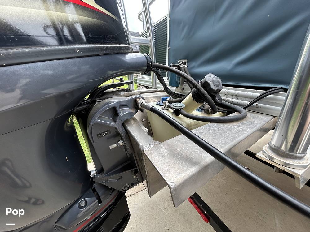 Slide: The Image of Qwest LE820 XRE CR 2021 - 15473919