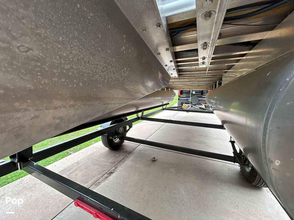 Slide: The Image of Qwest LE820 XRE CR 2021 - 15473921