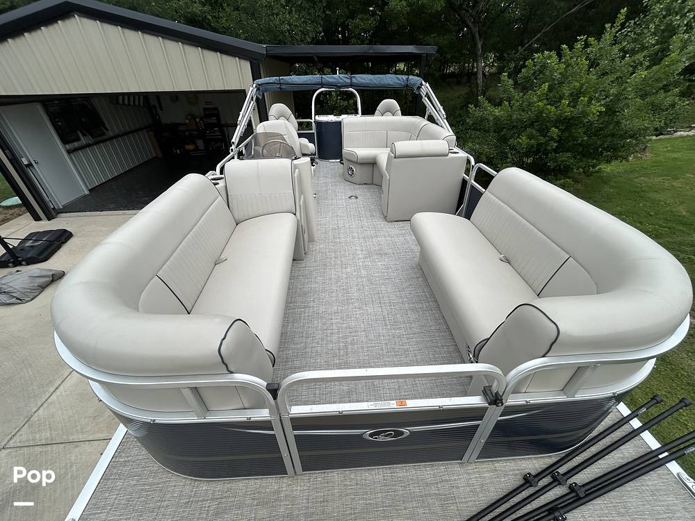 Slide: The Image of Qwest LE820 XRE CR 2021 - 15473922