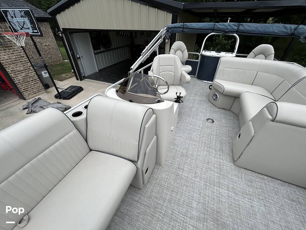 Slide: The Image of Qwest LE820 XRE CR 2021 - 15473927