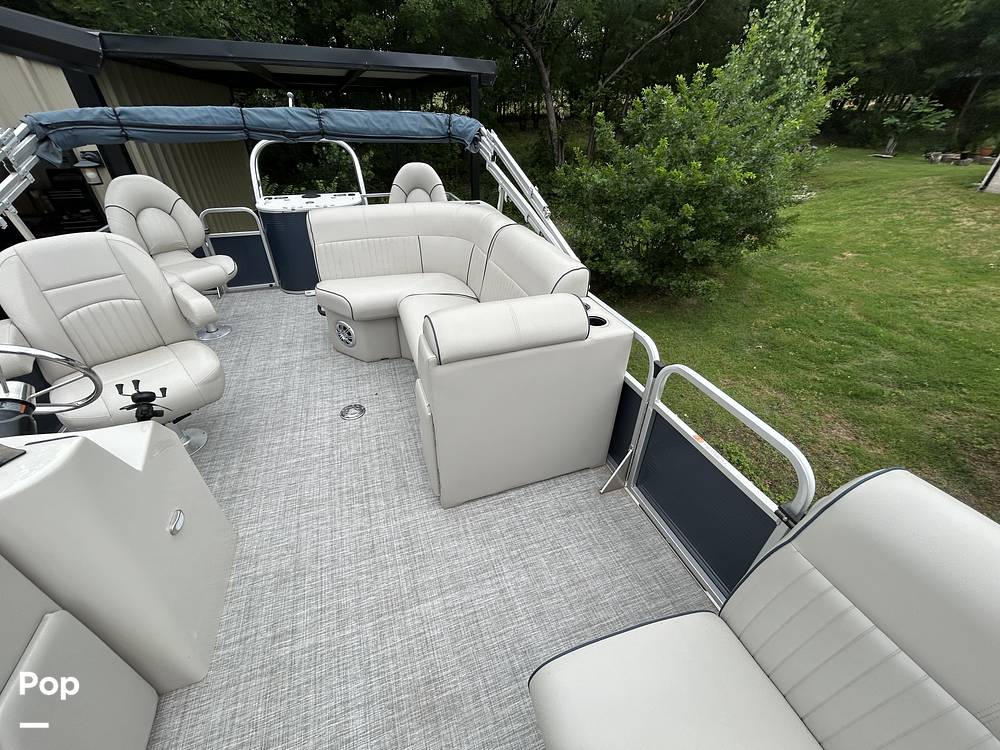 Slide: The Image of Qwest LE820 XRE CR 2021 - 15473928