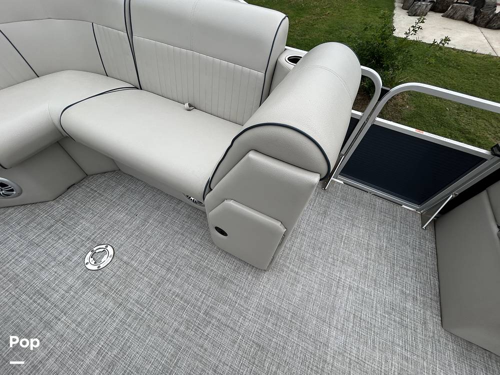 Slide: The Image of Qwest LE820 XRE CR 2021 - 15473931