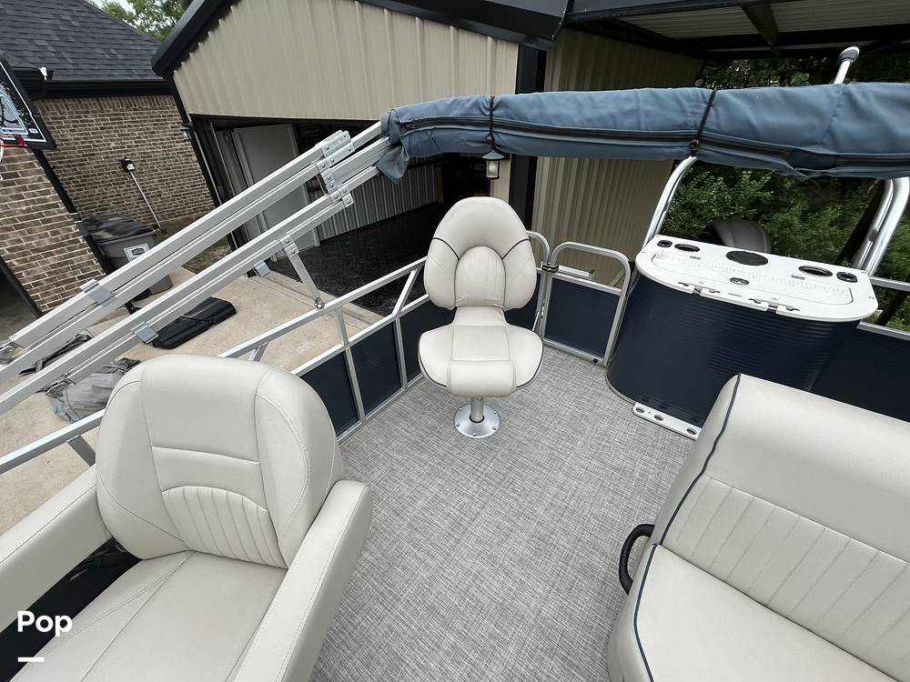 Slide: The Image of Qwest LE820 XRE CR 2021 - 15473932