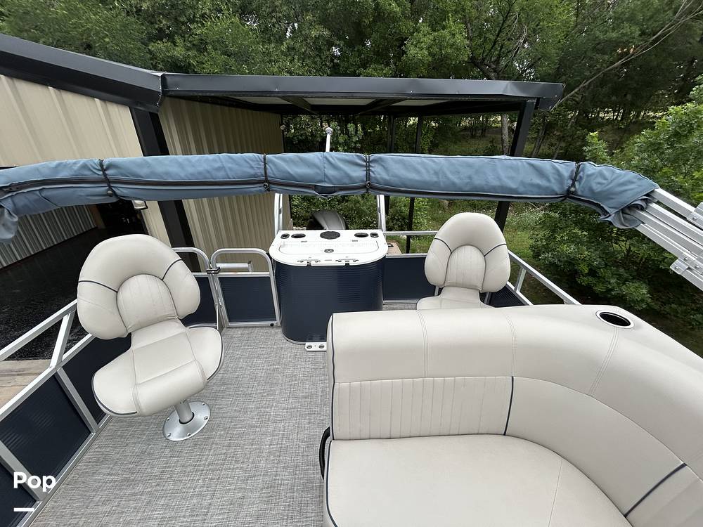 Slide: The Image of Qwest LE820 XRE CR 2021 - 15473933