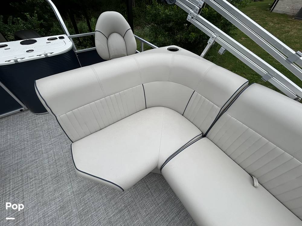 Slide: The Image of Qwest LE820 XRE CR 2021 - 15473934