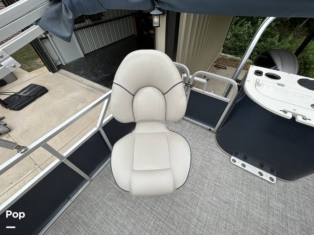 Slide: The Image of Qwest LE820 XRE CR 2021 - 15473935