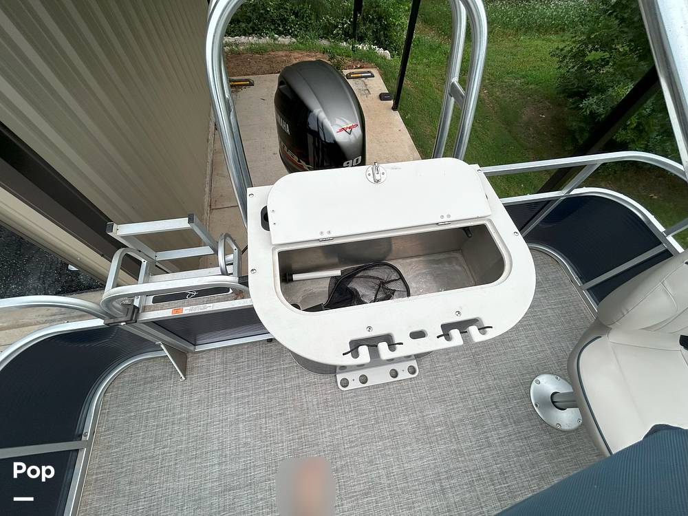 Slide: The Image of Qwest LE820 XRE CR 2021 - 15473937