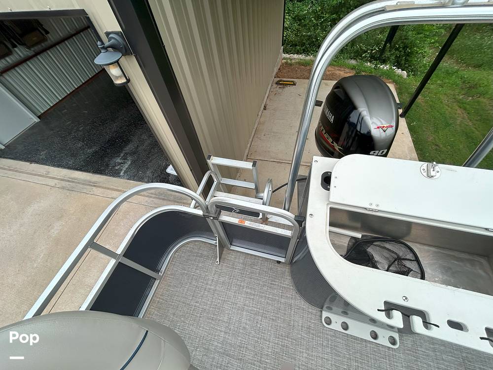 Slide: The Image of Qwest LE820 XRE CR 2021 - 15473938